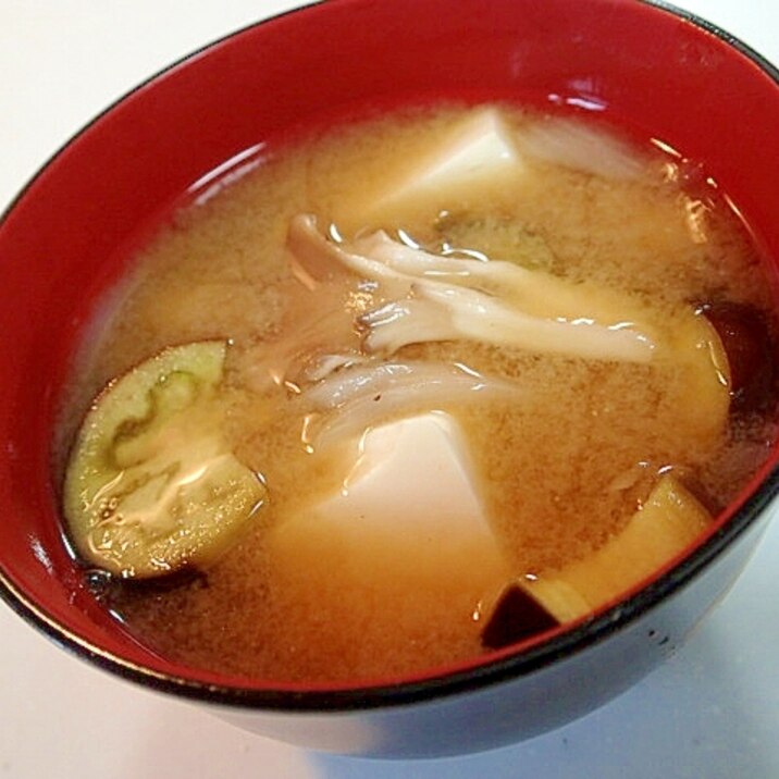 液味噌で 茄子 玉ねぎ 舞茸 豆腐のお味噌汁 レシピ 作り方 By ぷ みぃまま 楽天レシピ 液味噌で 茄子 玉ねぎ 舞茸 豆腐のお味噌汁 レシピ 作り方 By ぷ みぃまま 楽天レシピ